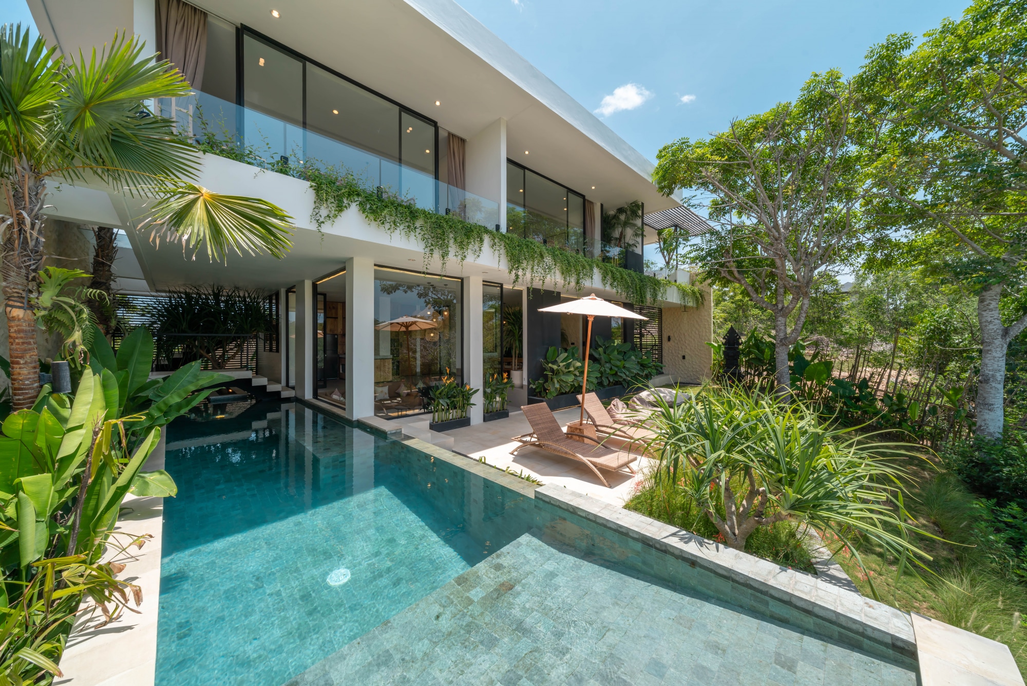 Luminous - Luxury Lush Cliffside 3BR Villa in Uluwatu Luminous - Luxury Lush Cliffside 3BR Villa in Uluwatu