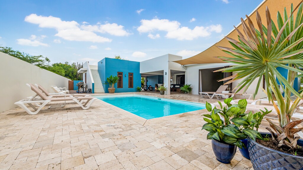 4 bedroom luxury villa for vacation rental in Curacao with private pool and roof terrace - photo 1-2