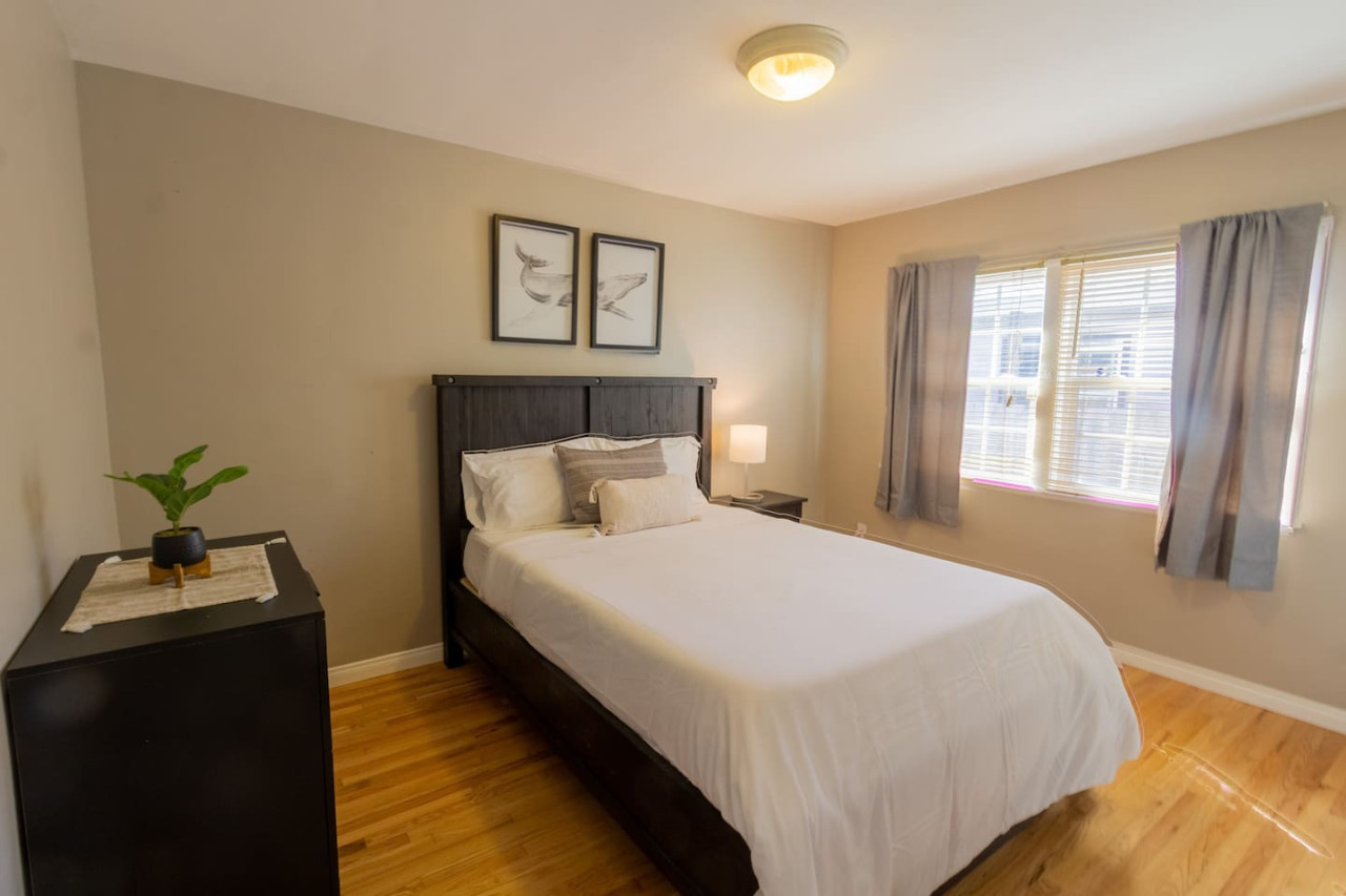 Centrally Located Cottage Near Lake Trails Shops