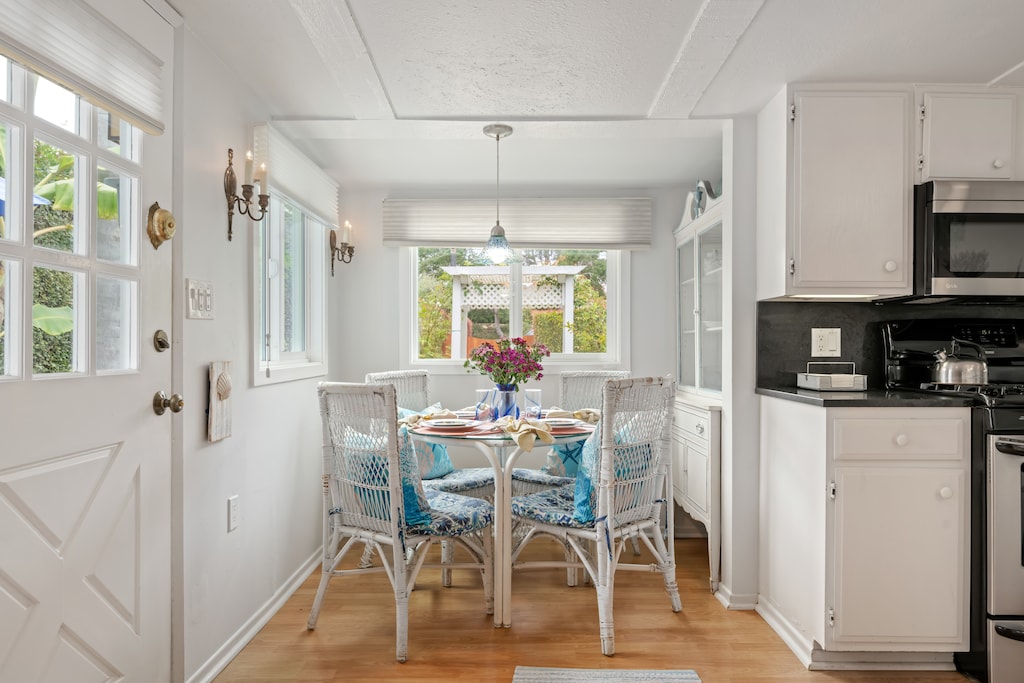 Seashell Cottage - Dining