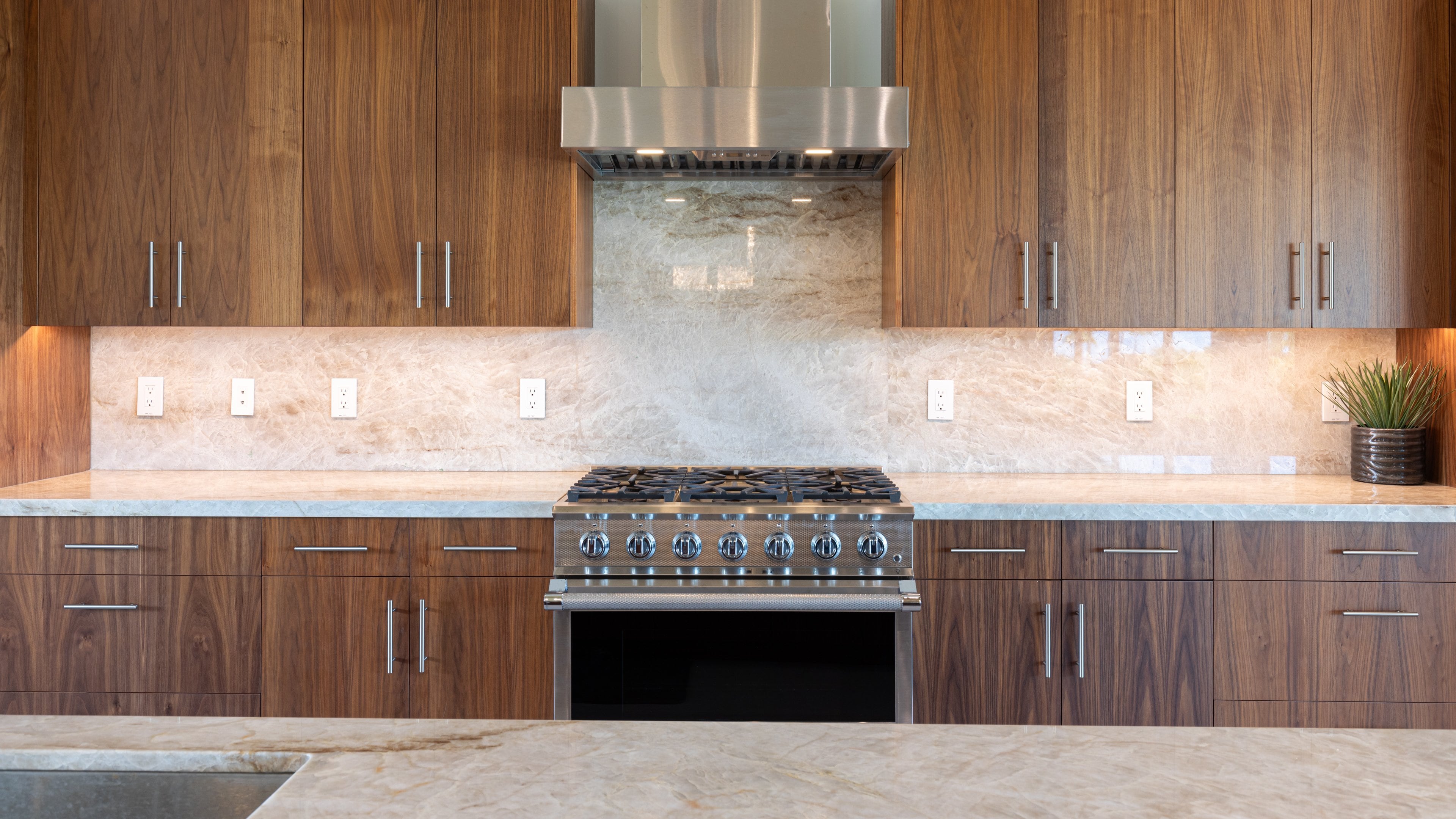 Gourmet kitchen with high end appliances and 6 burner stove