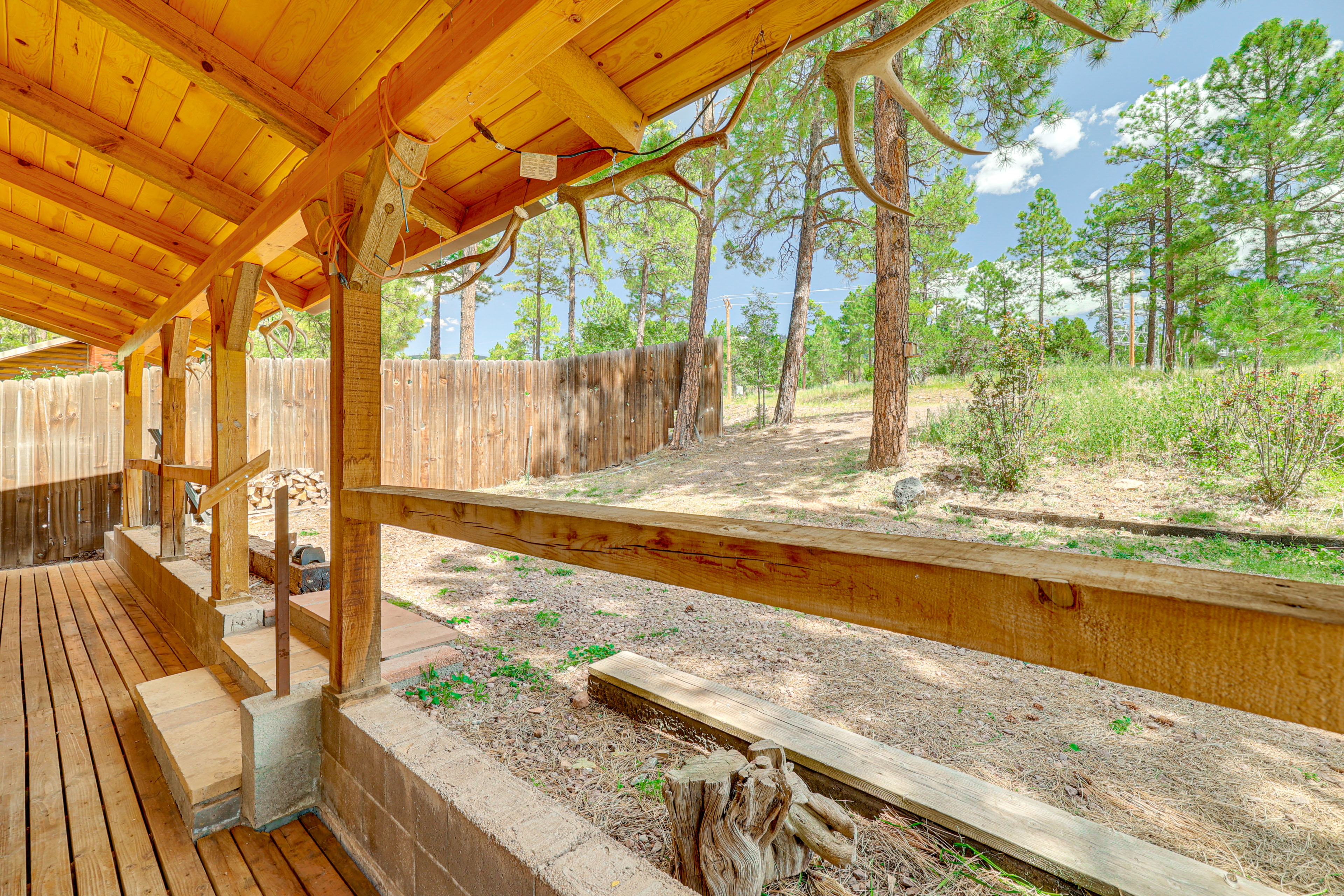 Alpine Cabin w/ Deck: 3 Mi to Luna Lake!