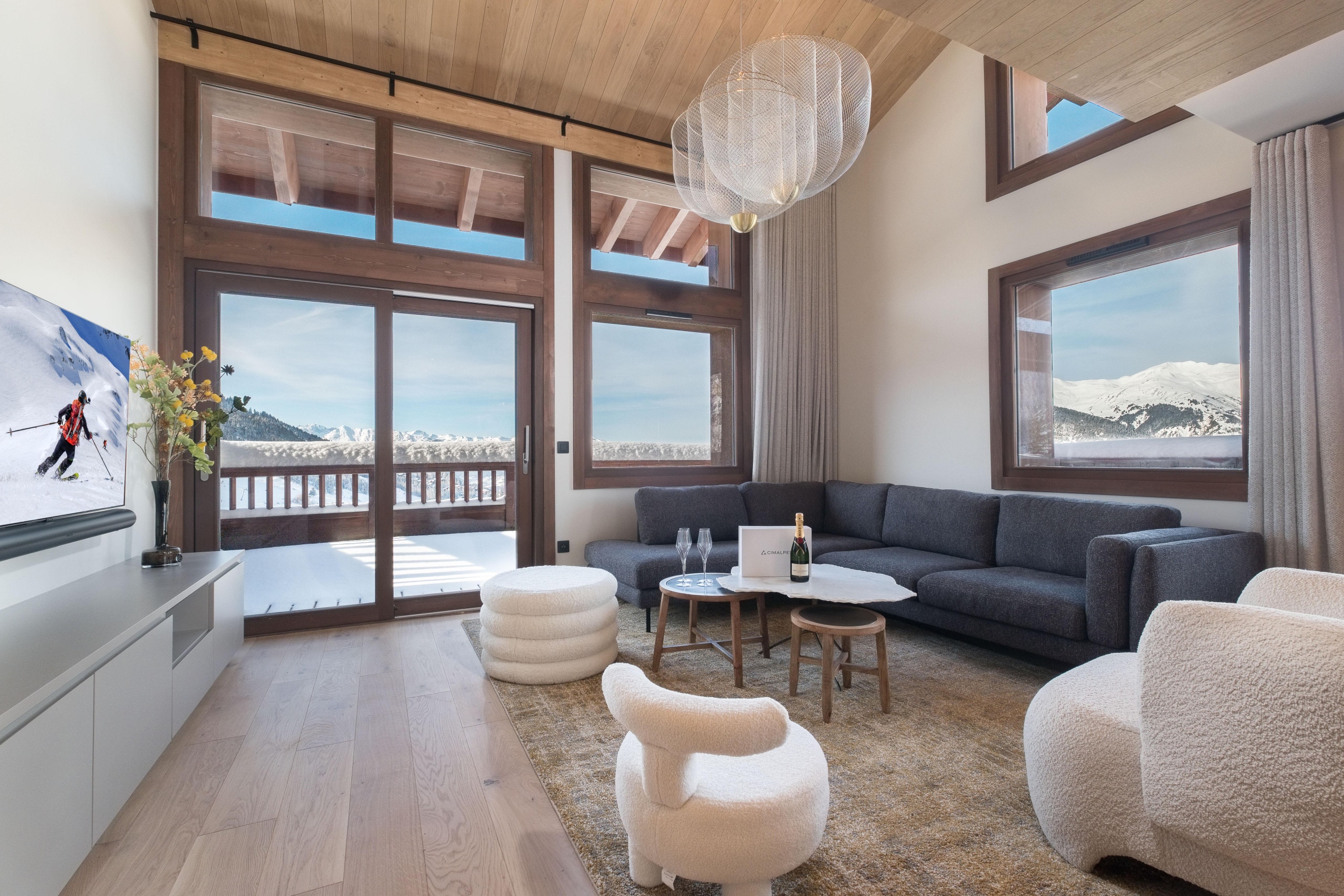 
Immerse yourself in the ultimate in Alpine luxury by discovering the dream lounge at Arcelin 4. This sanctuary of relaxation welcomes you with elegance and comfort, offering breathtaking 180° views of the majestic surrounding mountains.