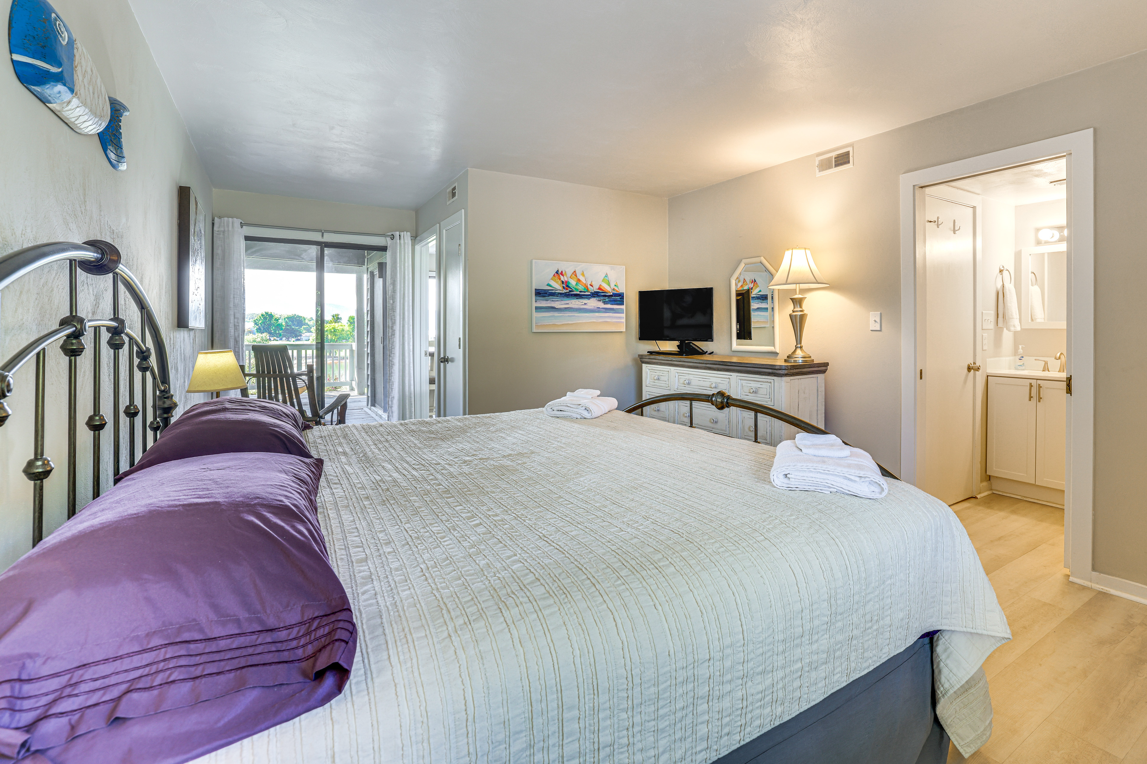 Bernard's Landing Condo - Includes Linens!