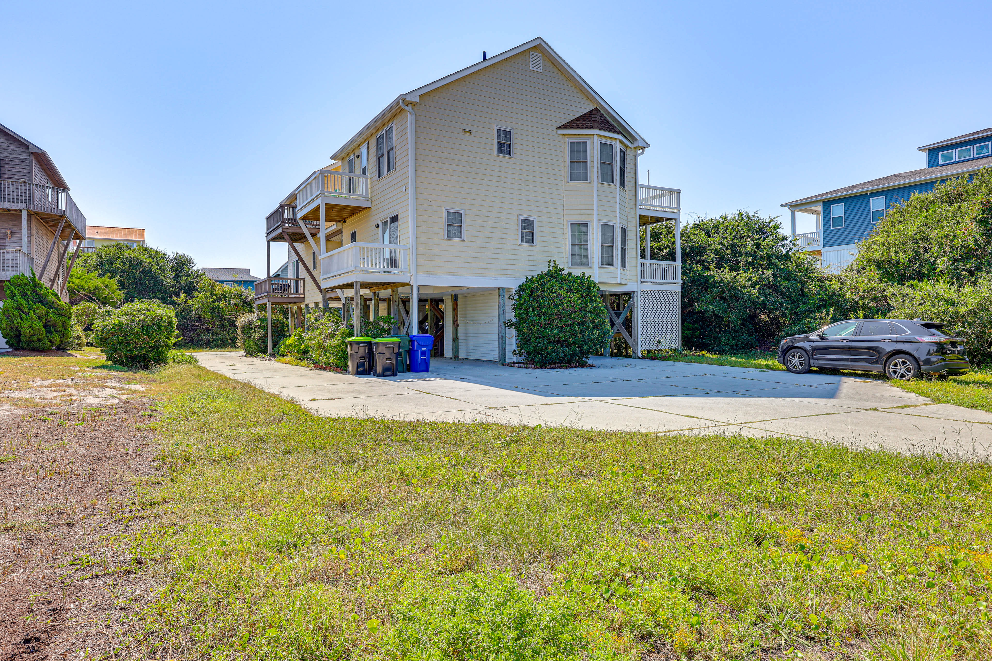 Walk to Beaches: Home w/ Patio in Surf City!