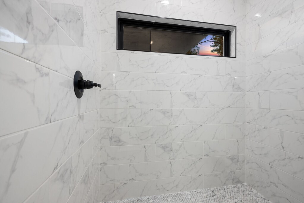 Full size stand up shower