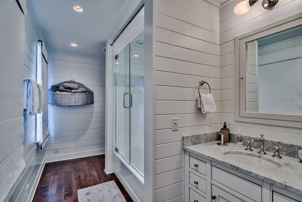 1st Floor King Suite 2 ensuite bath