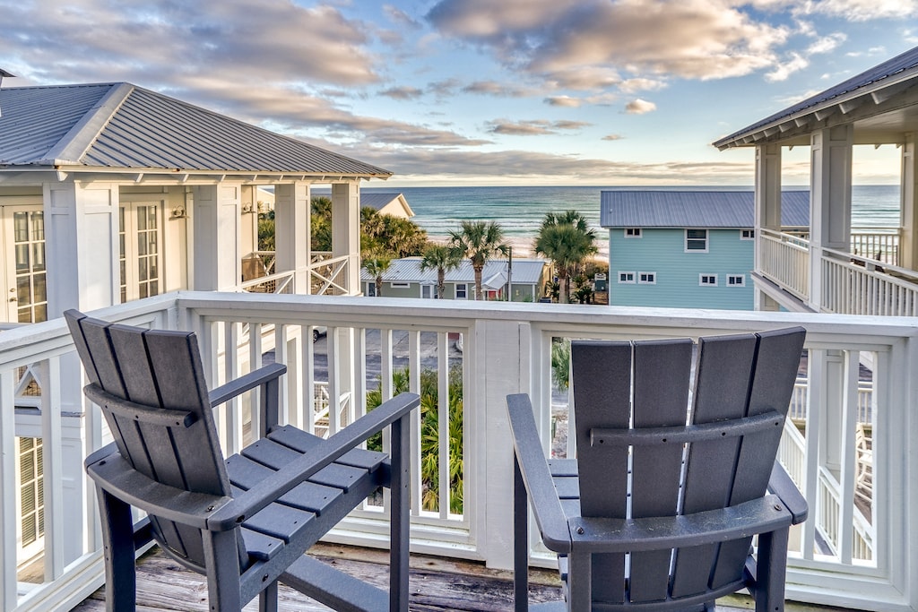 3rd Floor King Suite Gulf facing balcony