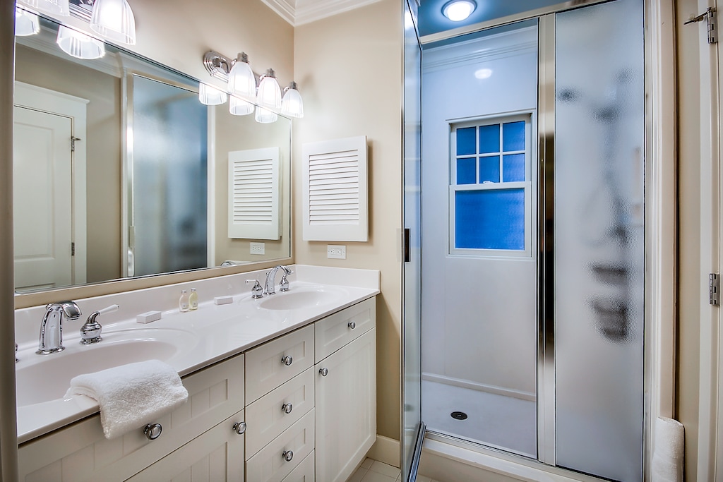 King Suite Ensuite Bath