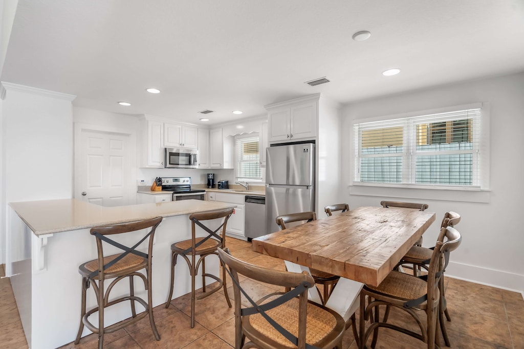 Additional dining for 8 in kitchen