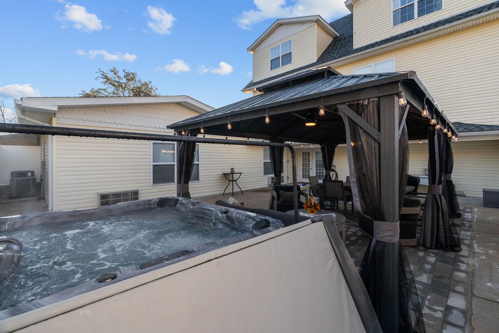 Brand new hot tub on our relaxing patio!