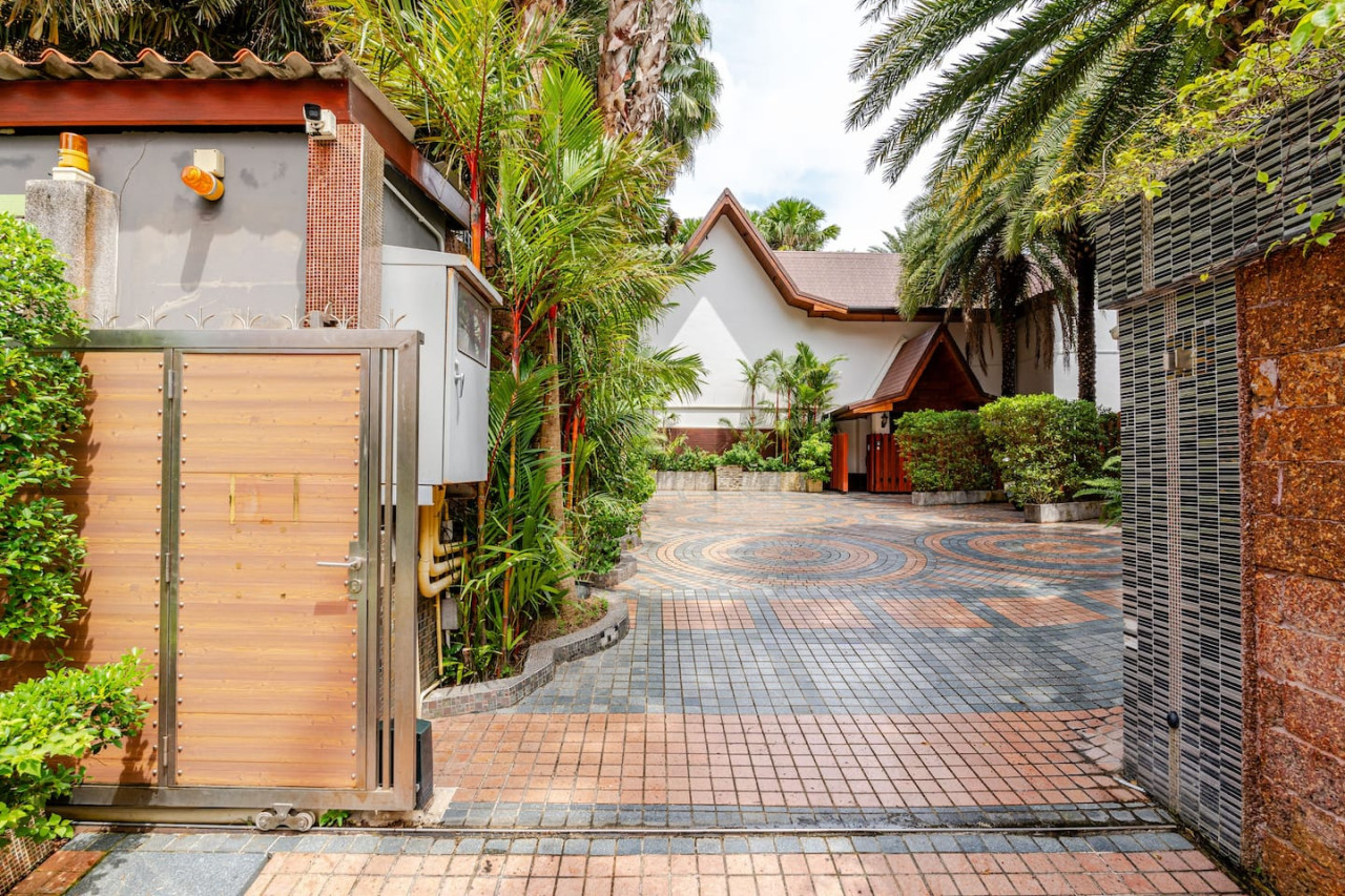 Property Image 2 - Modern villa with pool/garden near Nai Harn beach