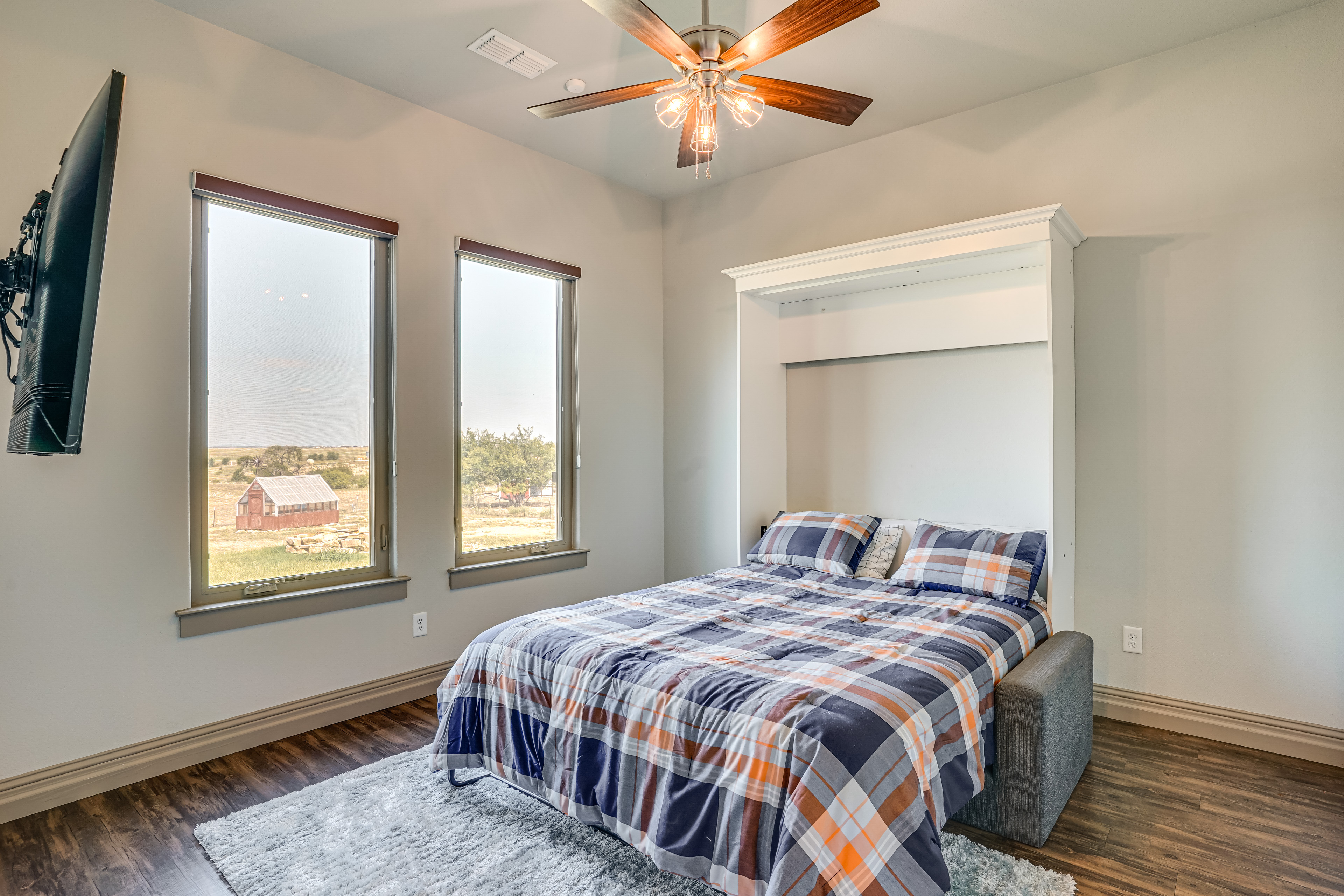 Elegant 'Sunset Meadow Ranch' in Texas w/ Hot Tub