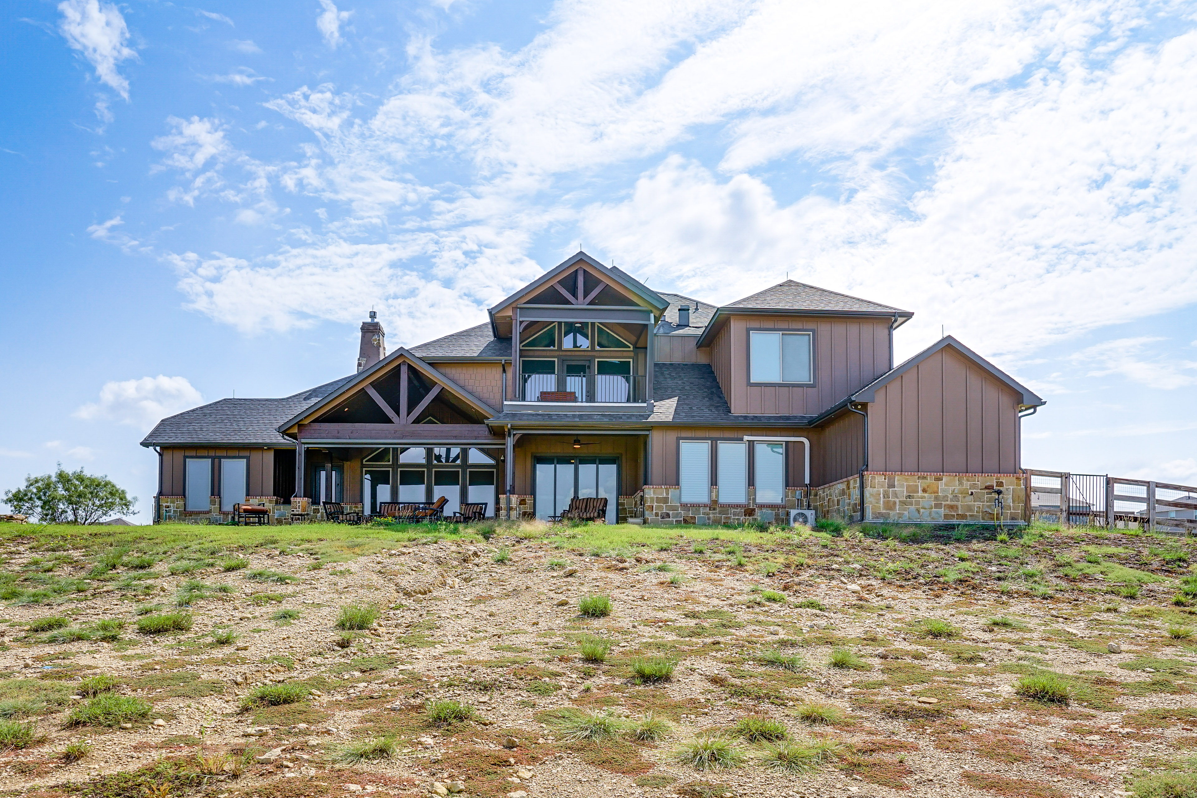 Property Image 1 - Elegant ’Sunset Meadow Ranch’ in Texas: Pond Views