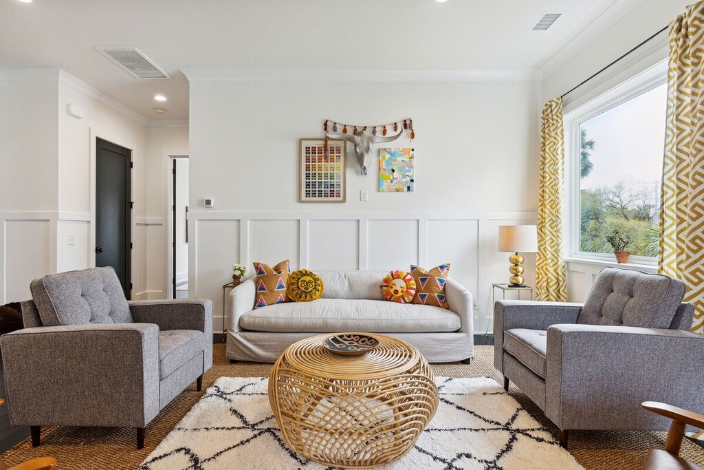 The spacious living room allows for groups of all sizes!
