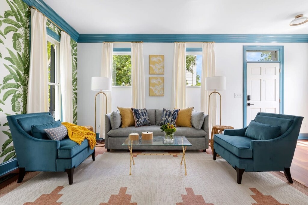 Spacious living room with plenty of seating + pullout sofa bed