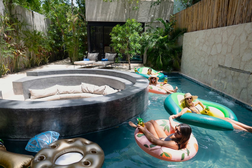 Villa 88 is the perfect place for friends reunions!
Contact us for bespoke bachelorette and birthday packages.