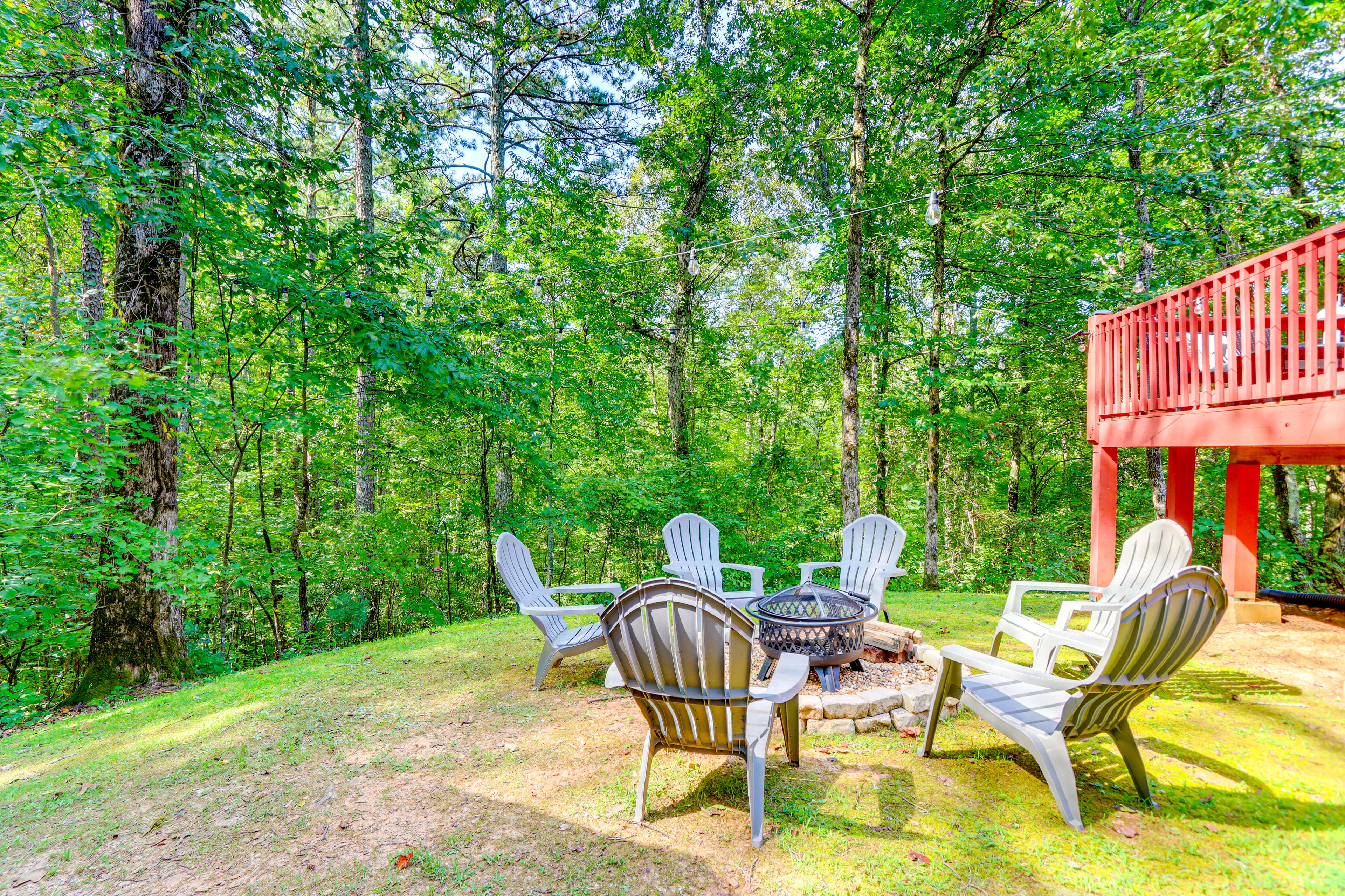 Spacious Talking Rock Cabin: Game Room, Fire Pit!