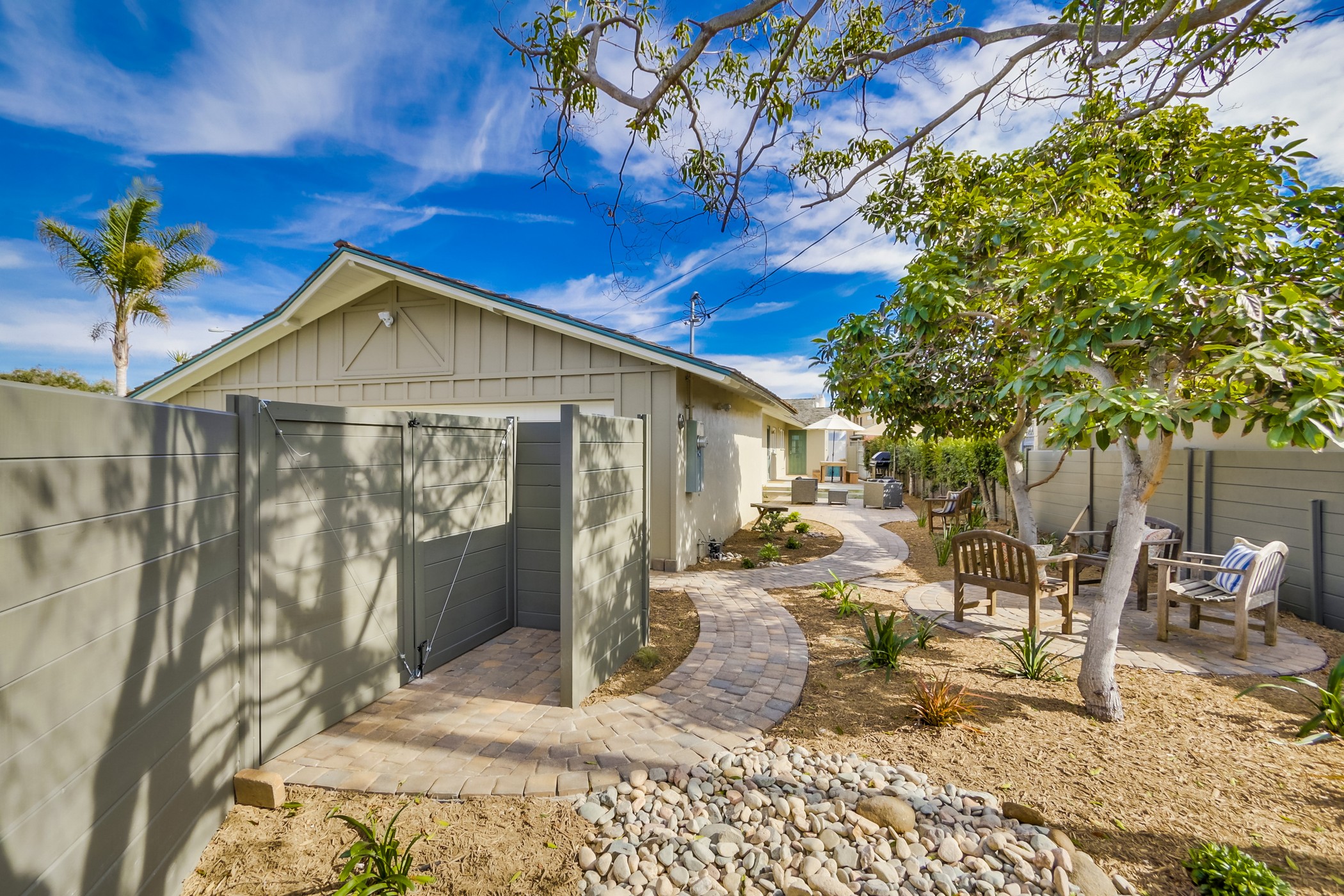 Entry to yard from the driveway