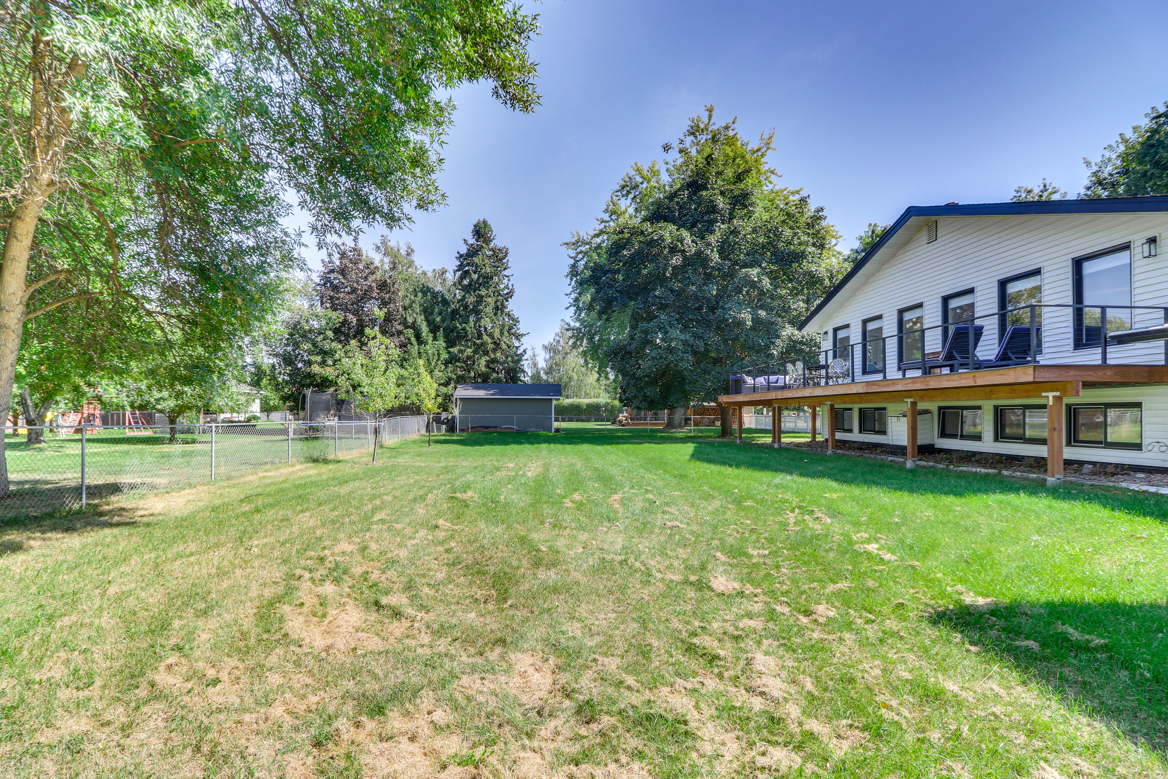 Kalispell Gem: Deck, Yard & Fireplace
