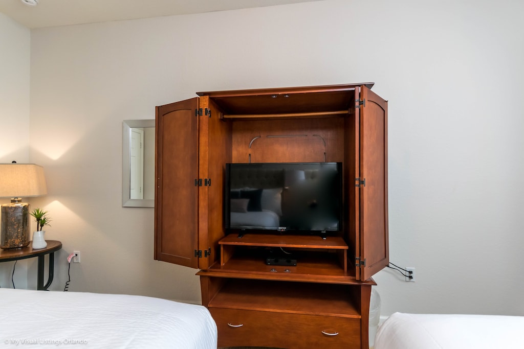 Chic bedroom of the condo in Orlando Florida - Harmonious color palette creating a soothing atmosphere - Inviting atmosphere designed for a restorative sleep - Endless entertainment with smart TV