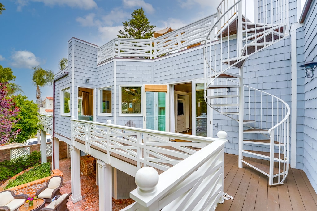 Spiral staircase to the rooftop deck
