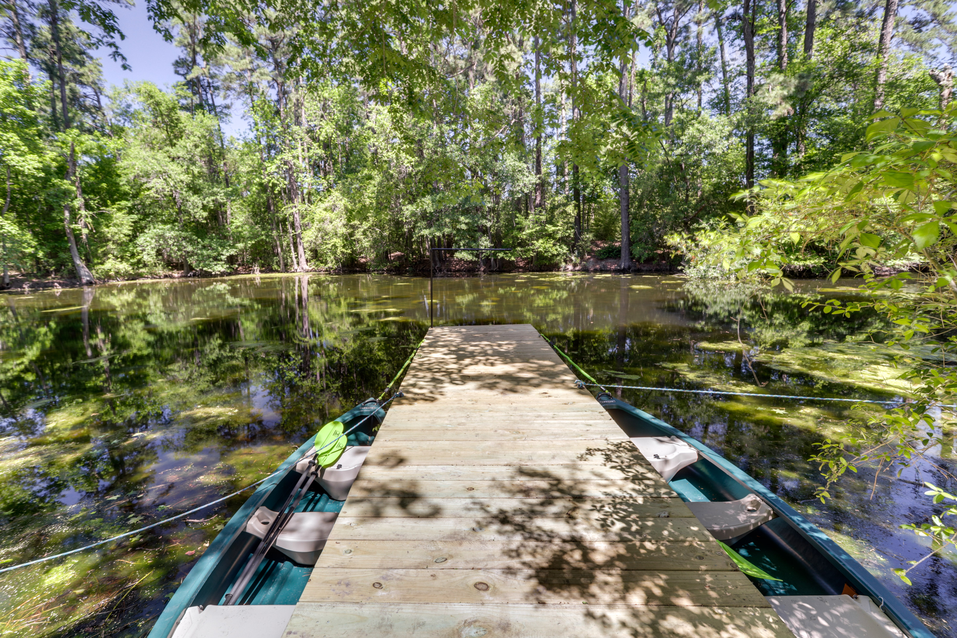 Private 25 Acre Estate w/ Lake: Fish & Canoe!