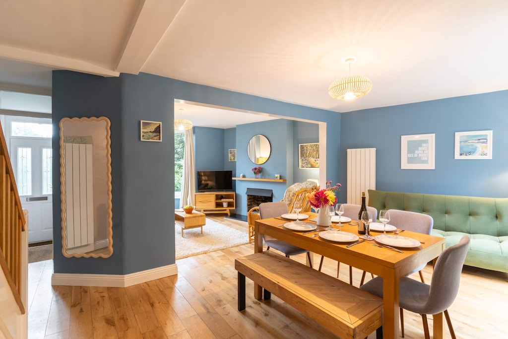 Clearmount Cottage, Weymouth - Host & Stay