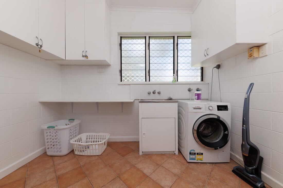 Large laundry with washing machine