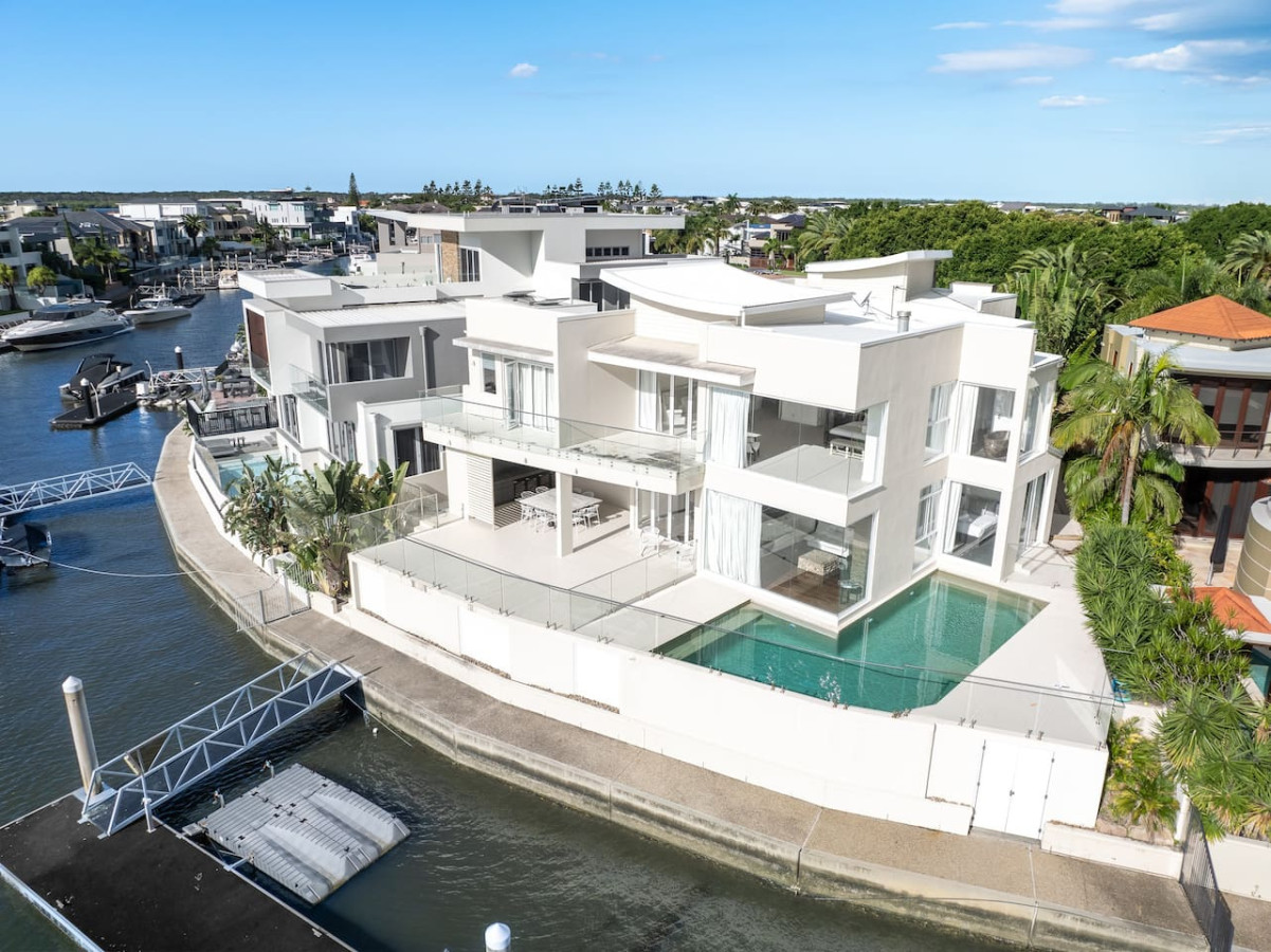 Property Image 1 - Luxury Oasis in Gold Coast: Your Mansion Retreat