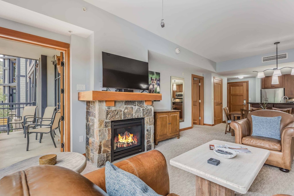 07_84_CARRIAGE_WAY_3208007