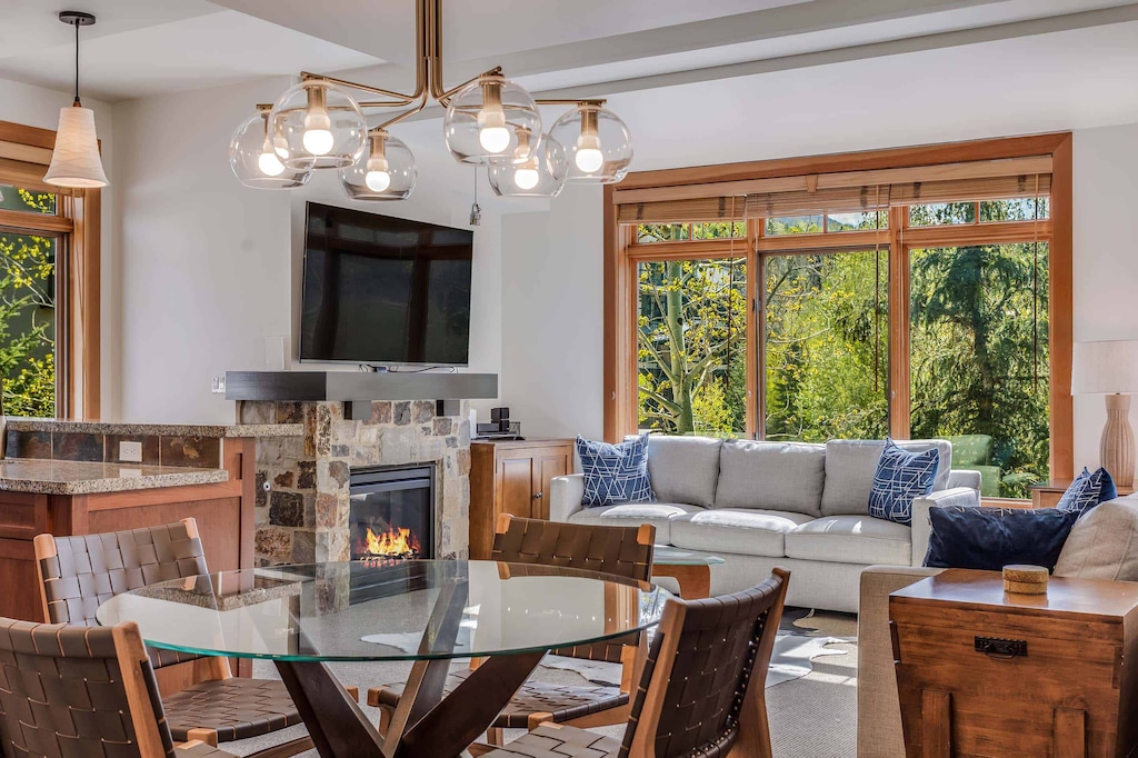 06_84_CARRIAGE_WAY_3221006