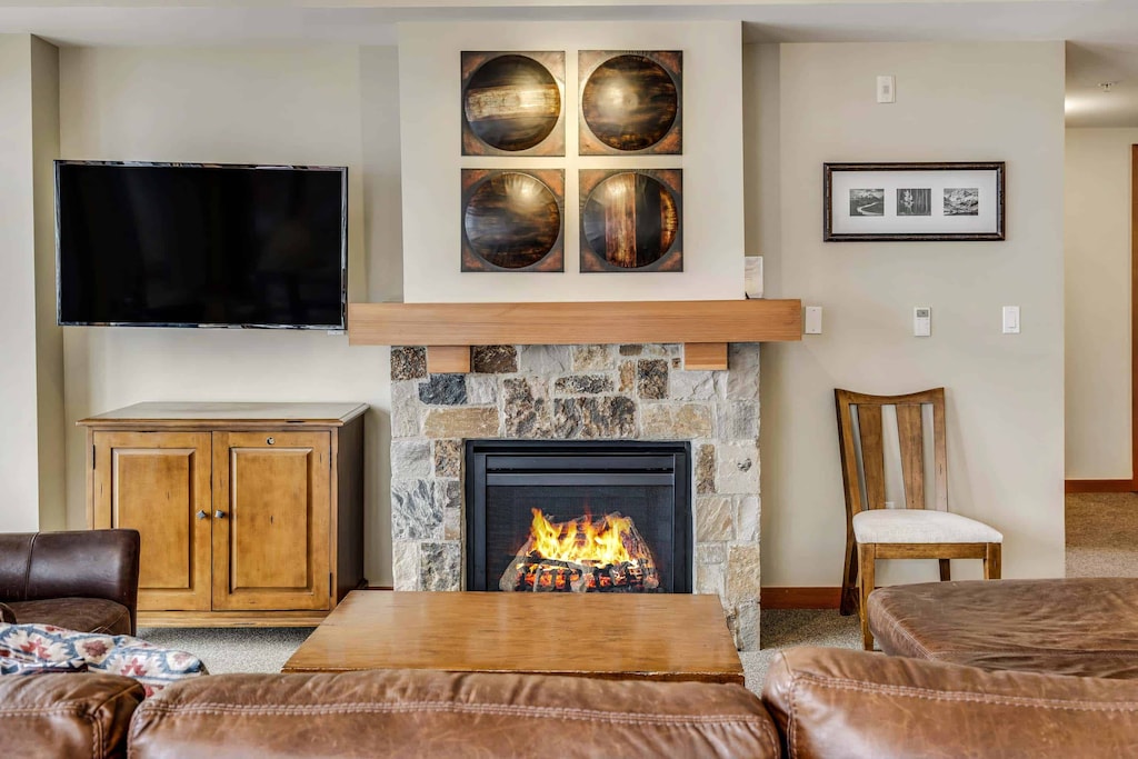 02_84_Carriage_Way_CP3304002