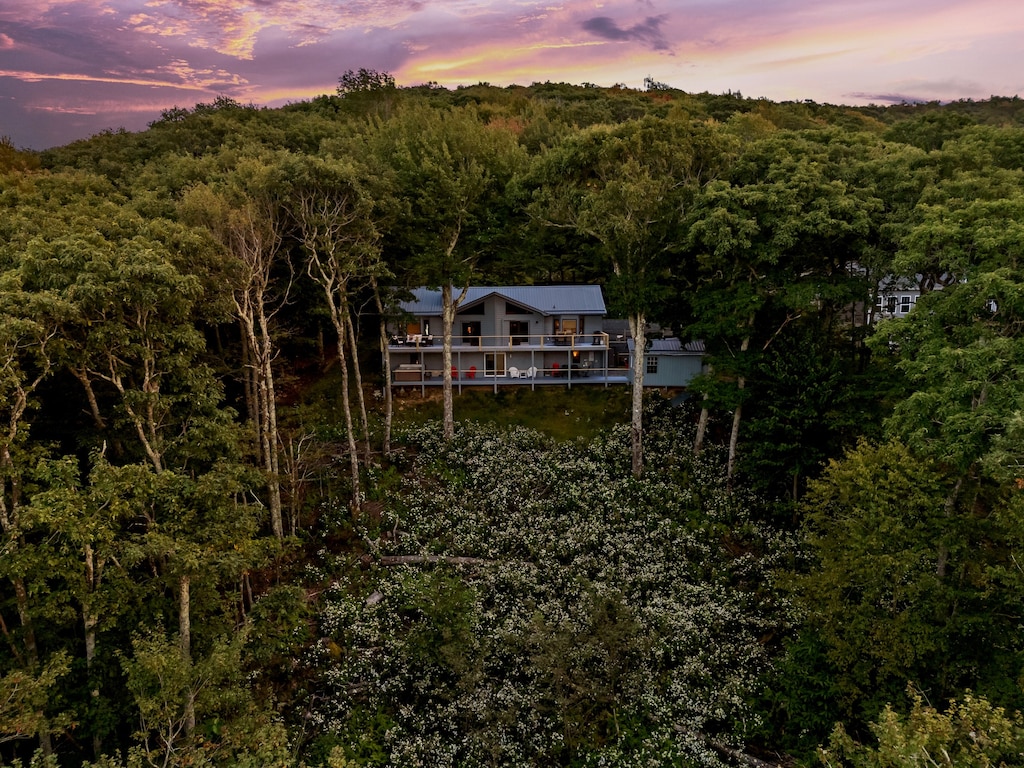 Welcome to Longview Lodge!