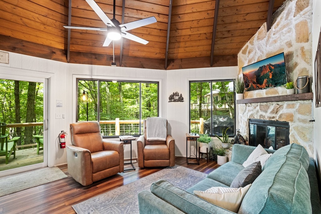 Modern Comfort in the Living Room