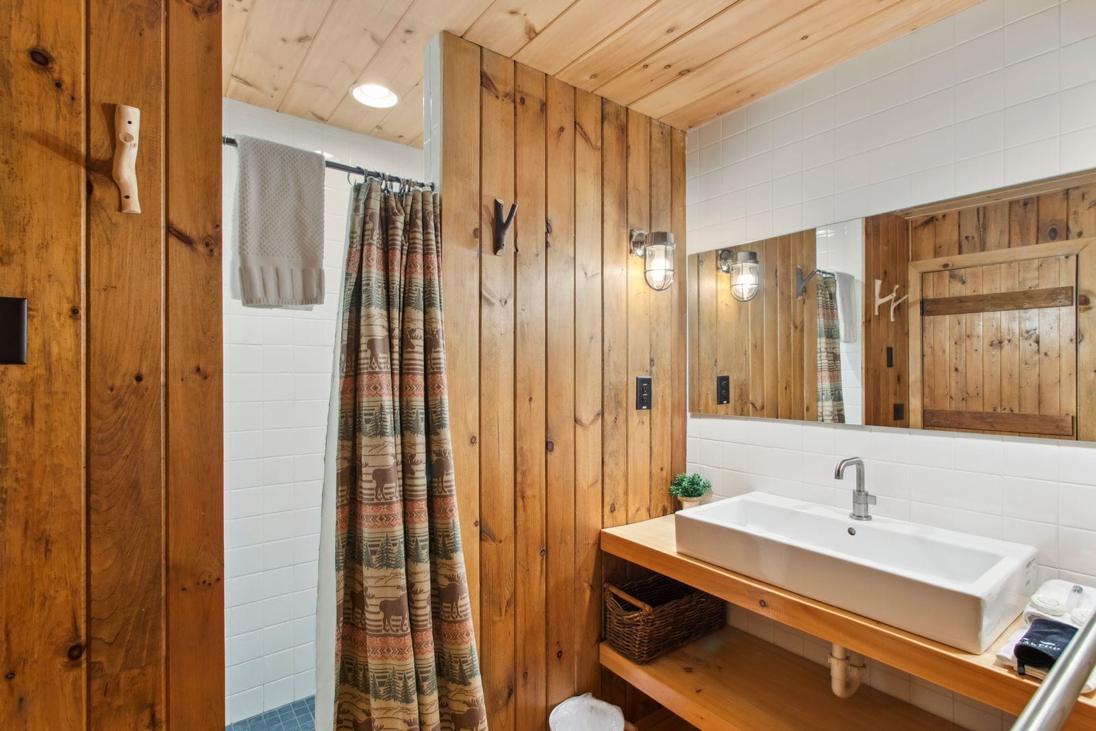 Master Ensuite with Step-In Shower Master Ensuite with Step-In Shower