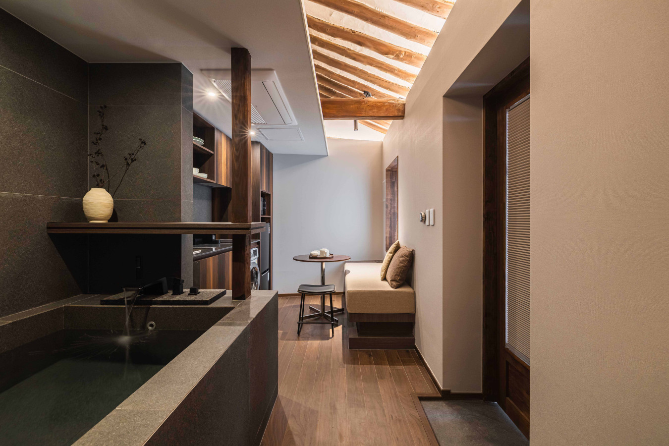 Property Image 1 - Luxury Hanok with private bathtub - SW15