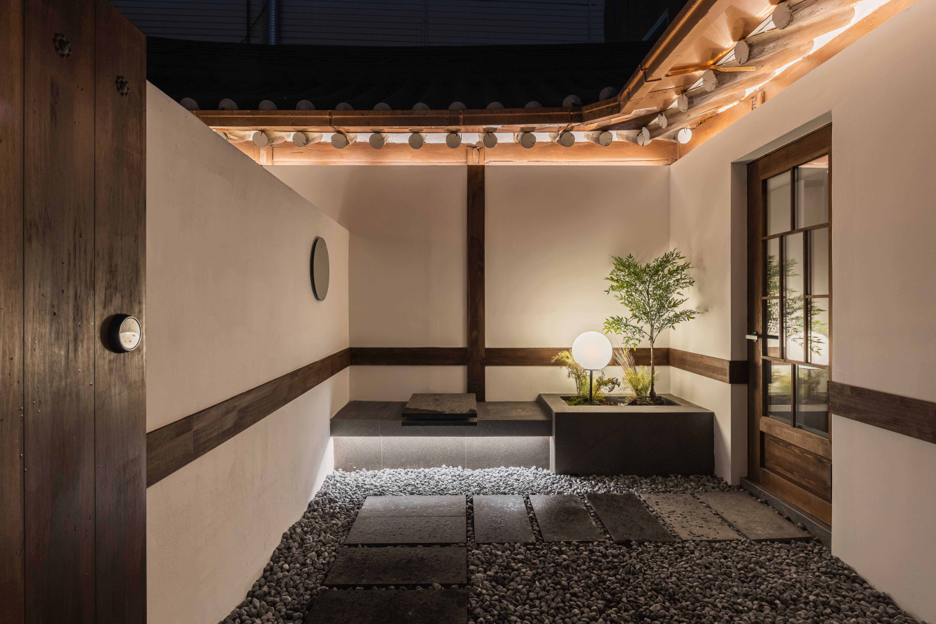 Property Image 2 - Luxury Hanok with private bathtub - SW15