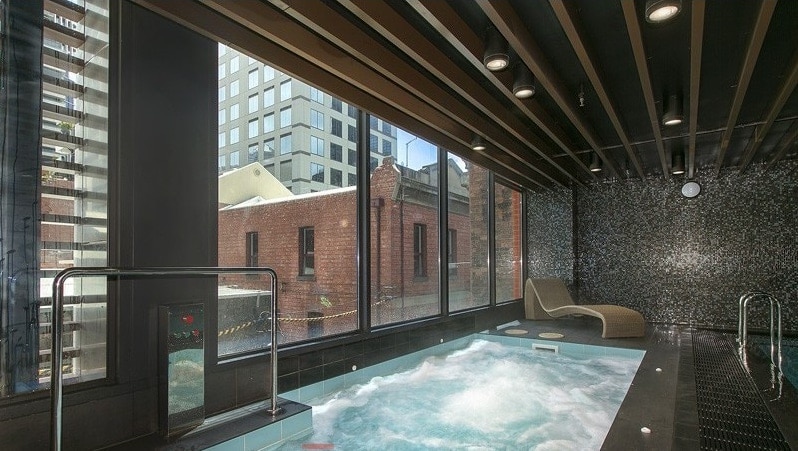 Relax in this hot tub while enjoying the view of city skyscrapers in Melbourne CBD.