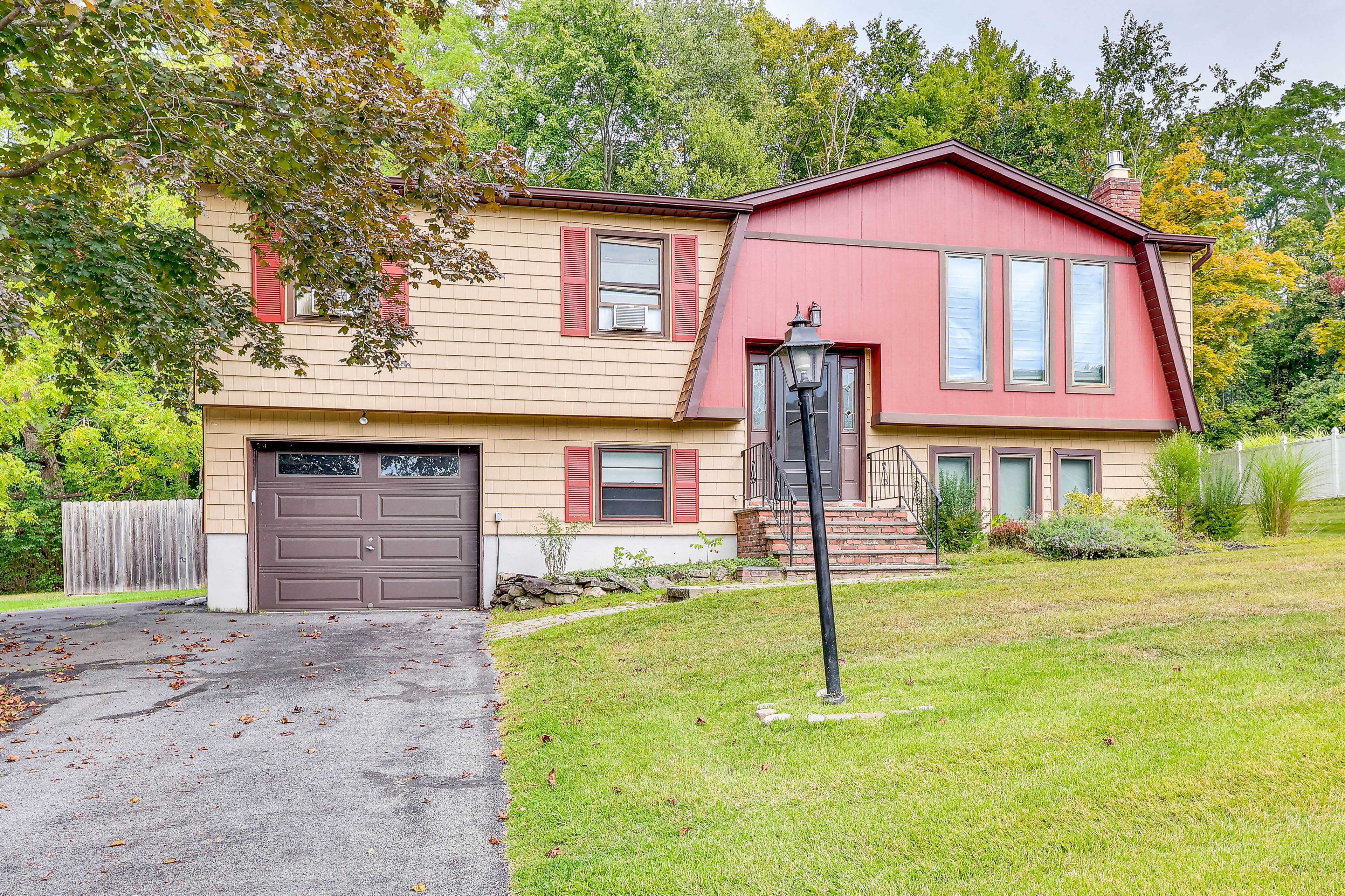 Family Home Close to Warwick, 5 Mi to Lake!