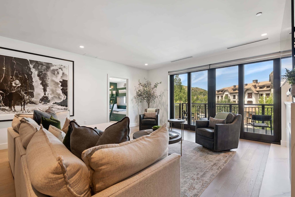 frontgate-303-7005_54687647884_o