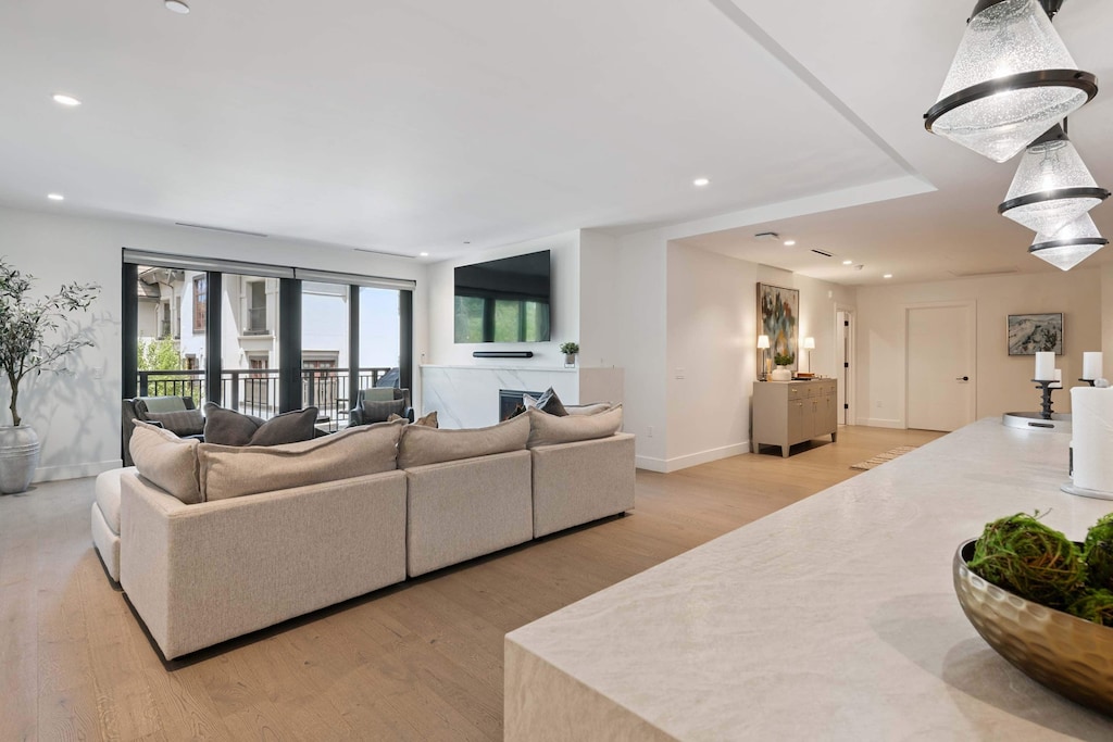 frontgate-303-7035_54687406936_o