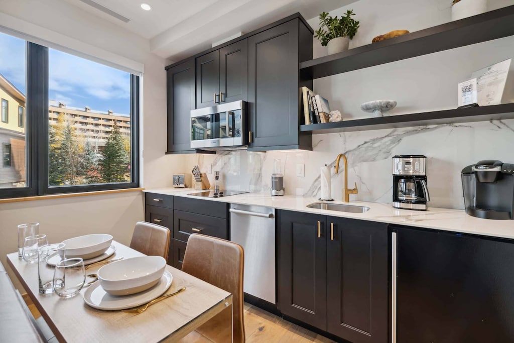 riverfrontlodge-109-9732_54103880024_o