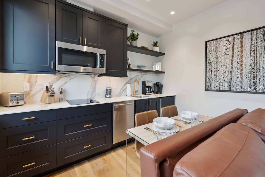 riverfrontlodge-109-9752_54103537341_o