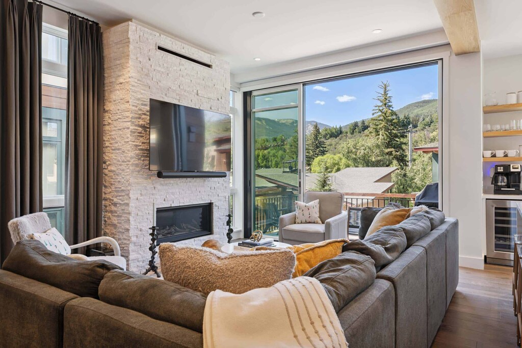 riverfronttownhome-14-5220_54655897553_o