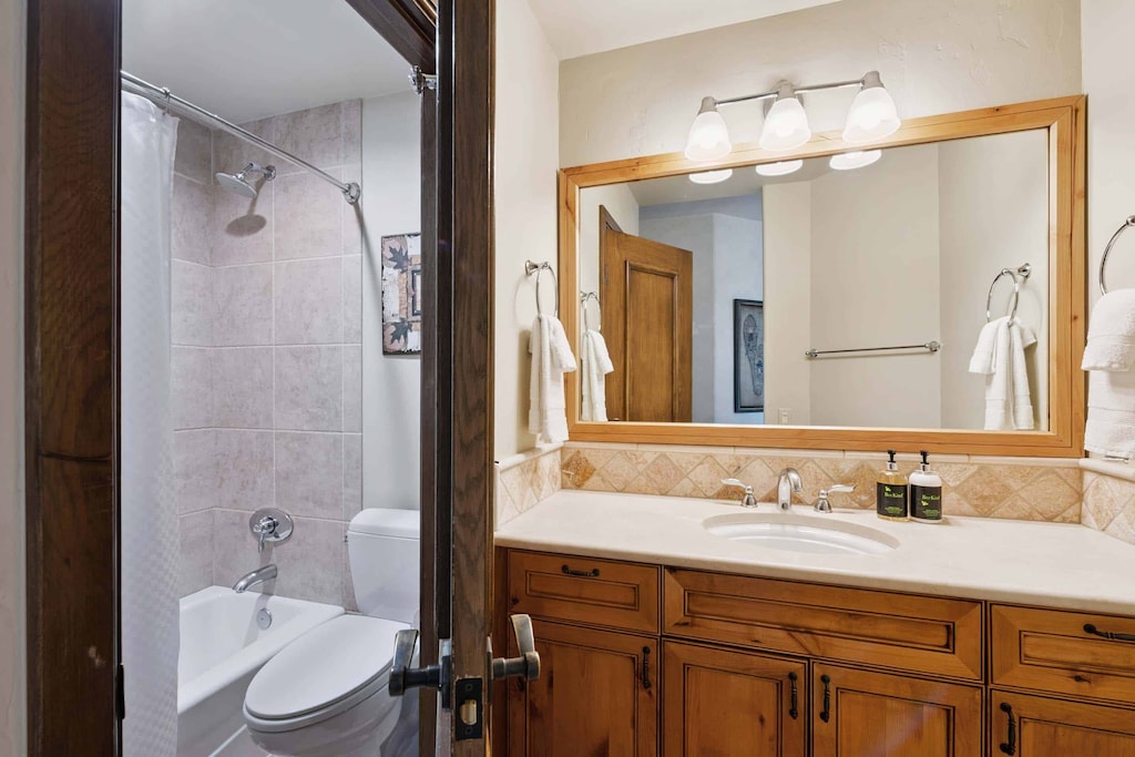 highlandsslopeside-213-5665_54670485023_o