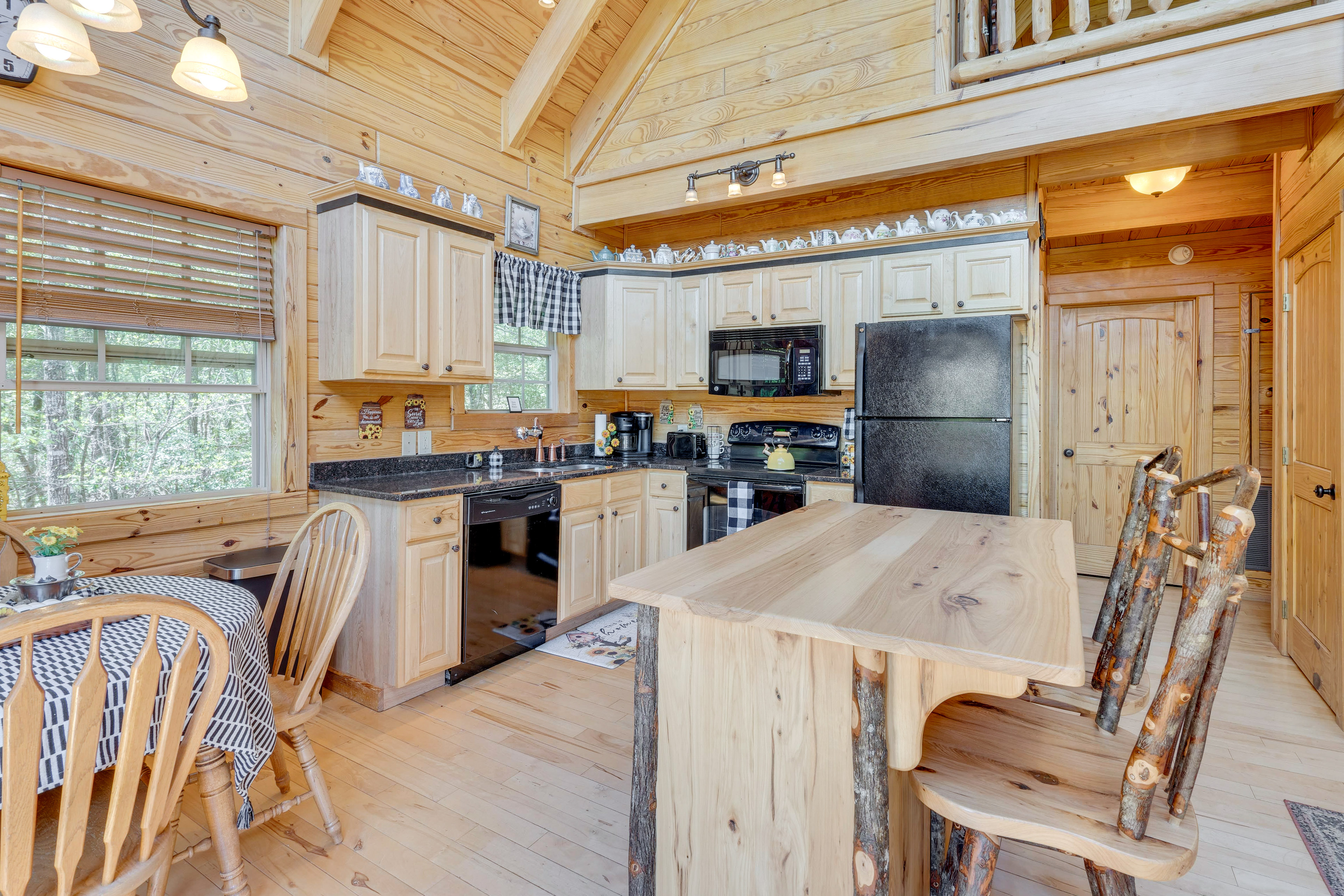 'Wanderlust Cabin' w/ Deck & Lovely Mountain Views