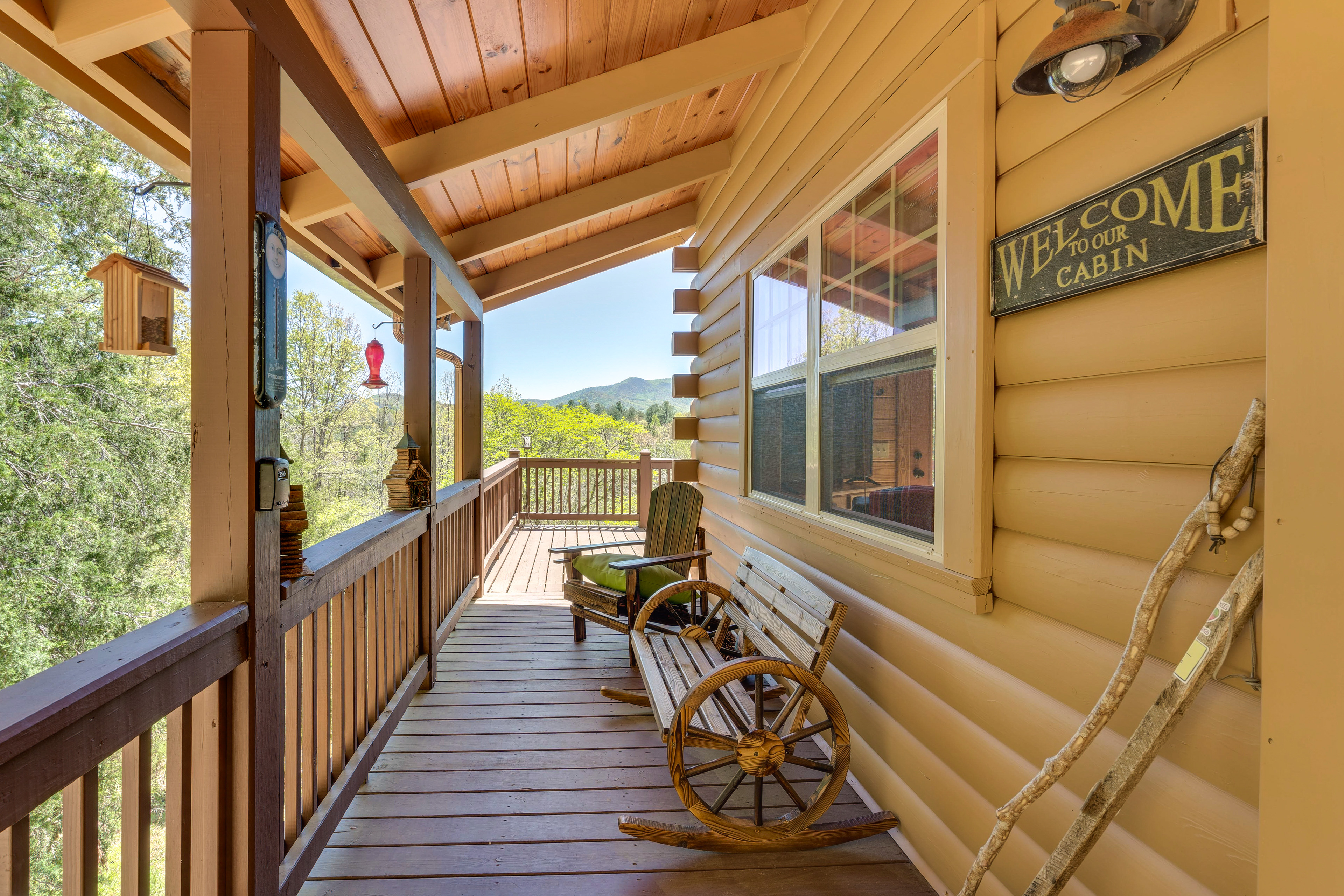 'Wanderlust Cabin' w/ Deck & Lovely Mountain Views