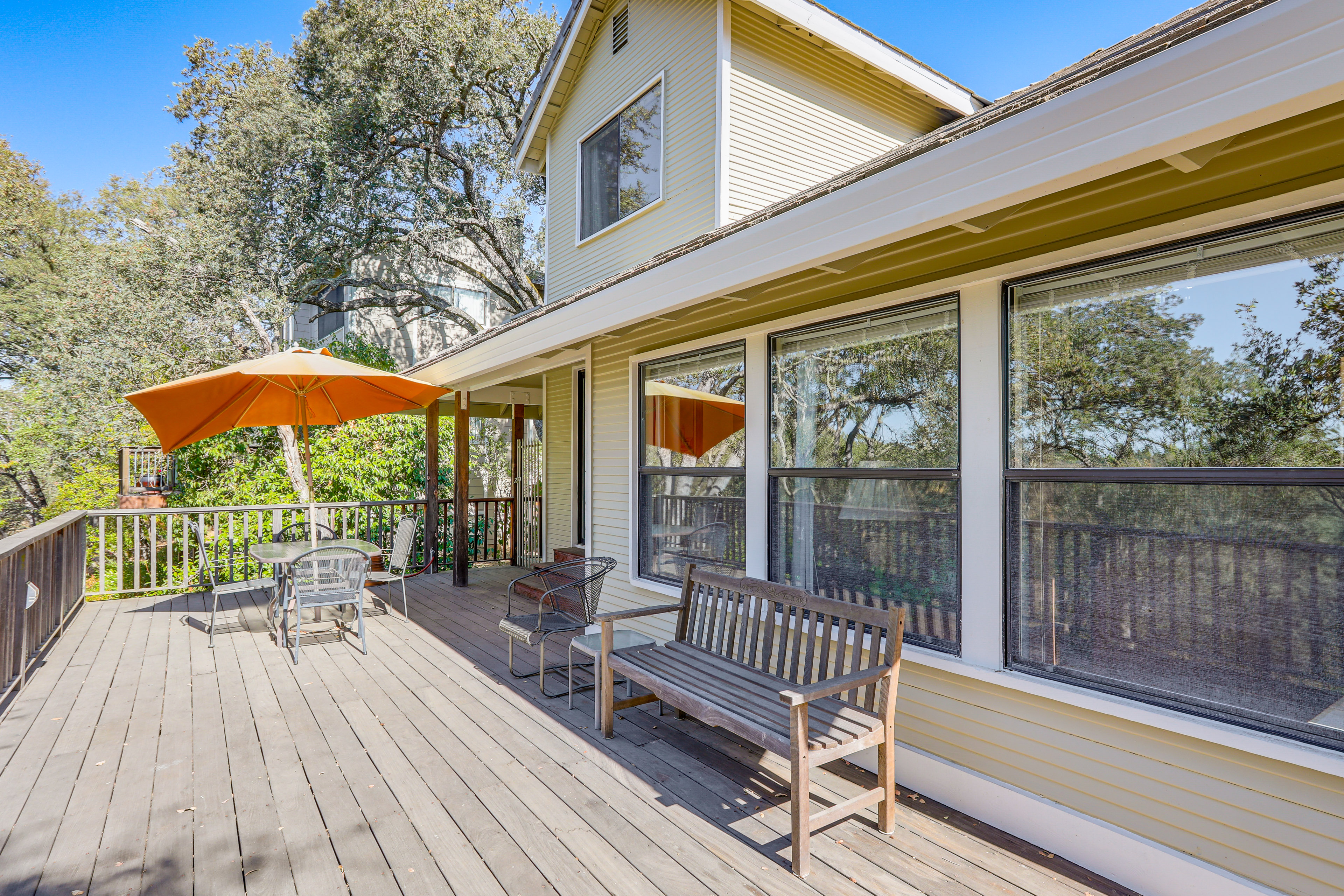 Property Image 2 - 5 Mi to Lake Natoma: Home w/ Deck in Orangevale!