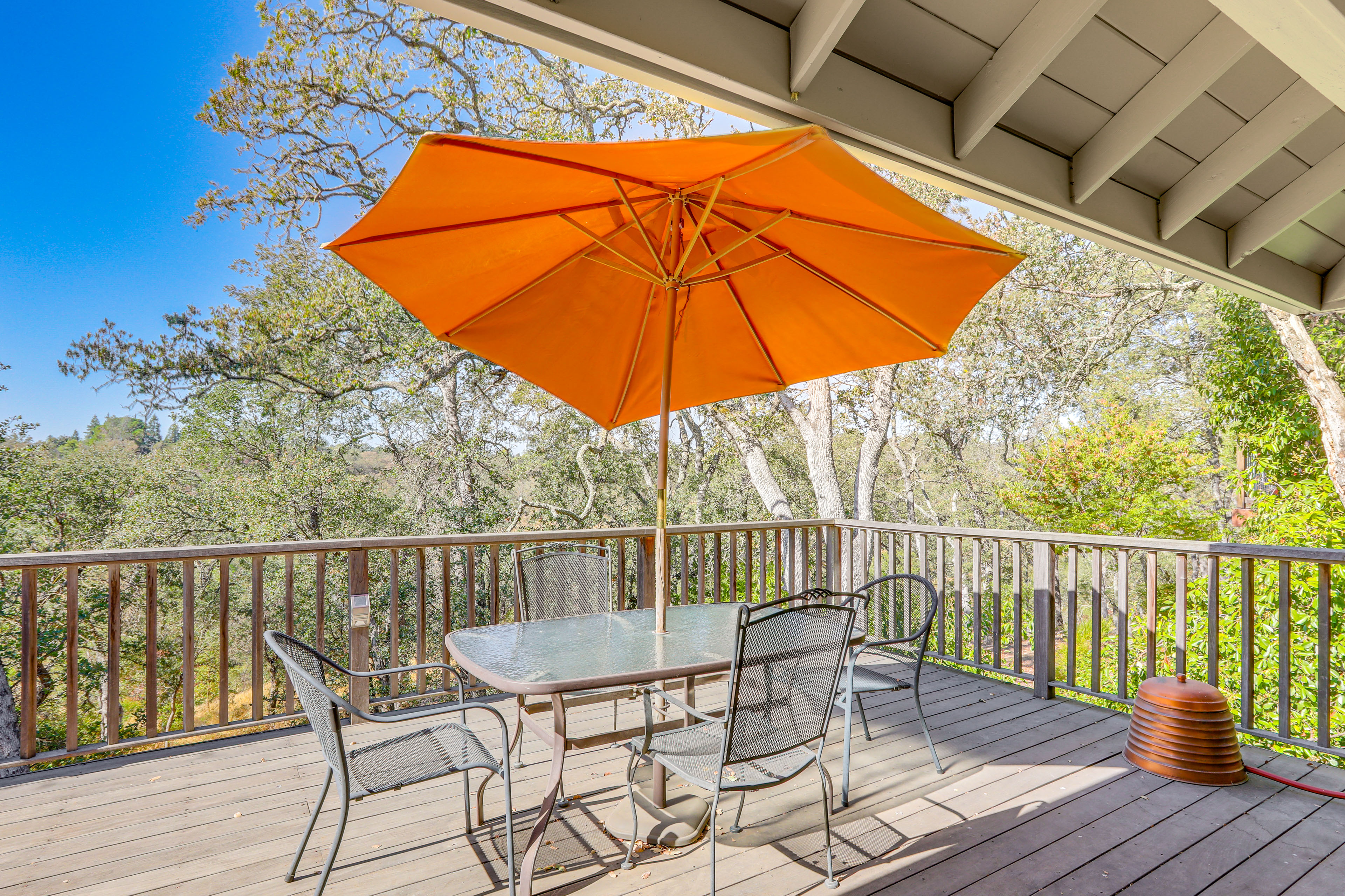 5 Mi to Lake Natoma: Home w/ Deck in Orangevale!